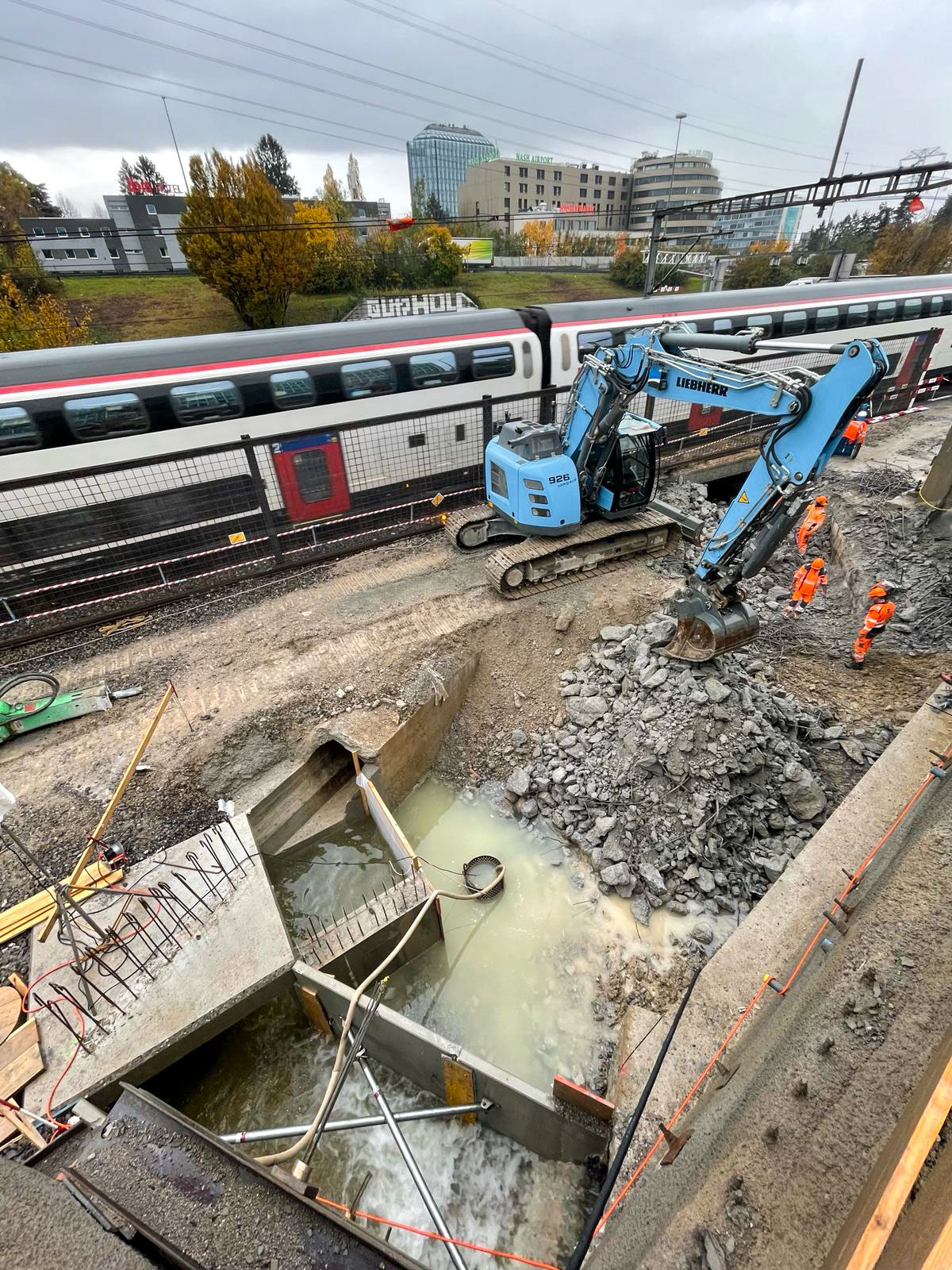 Travaux d'abaissement de l'Aqueduc du Nant des Avanchets en gare de Genève Aéroport